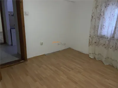 Apartament 2 camere , zona Inspectoratul Scolar , 54 mp , decomandat , liber - foto 3