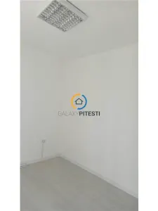 De inchiriat spatiu ultracentral 16 mp pretabil birou, service GSM, etc - foto 2