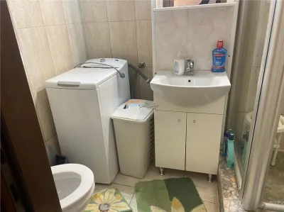 Garsoniera  de inchiriat , zona  b- dul Brailei , parter , decomandata , mobilata  si utilata , centrala termica - foto 6