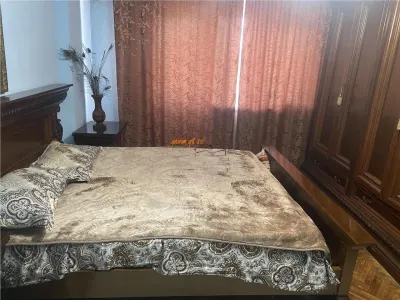 Apartament 3 camere ,zona Politia Judeteana Focsani , et 1/3 , decomandat - foto 2