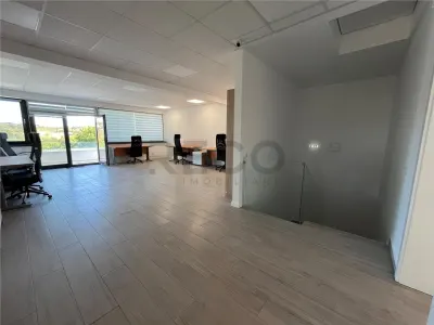 RECO Casa de inchiriat pentru birouri / spatiu de locuit in Oradea- 5 minute de centru - foto 18
