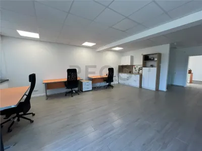 RECO Casa de inchiriat pentru birouri / spatiu de locuit in Oradea- 5 minute de centru - foto 24