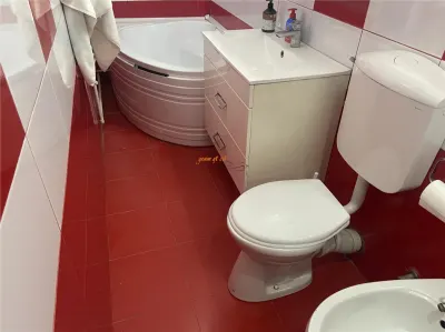 Apartament 3 camere , zona centrala Inspectoratul Scolar,  et 4/4, decomandat , 70 mp , renovat  , partial mobilat , liber - foto 11