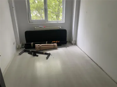 Apartament 3 camere , zona centrala Inspectoratul Scolar,  et 4/4, decomandat , 70 mp , renovat  , partial mobilat , liber - foto 14