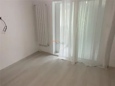 Apartament 3 camere , zona centrala Inspectoratul Scolar,  et 4/4, decomandat , 70 mp , renovat  , partial mobilat , liber - foto 9