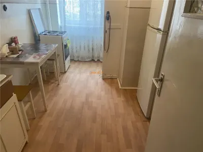 Apartament 2 camere , zona centrala - Scoala nr 10,etaj 1/8  , decomandat - foto 4