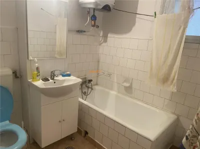 Apartament 2 camere , zona centrala - Scoala nr 10,etaj 1/8  , decomandat - foto 9