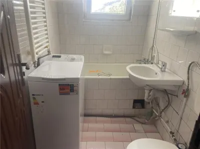 Apartament 2 camere , cartier Sud , decomandat 40 mp , centrala termica proprie , mobilat - foto 10