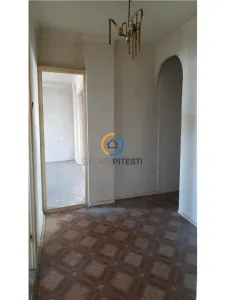 Apartament trei camere Popa Sapca, U-uri, etaj intermediar, liber - foto 2