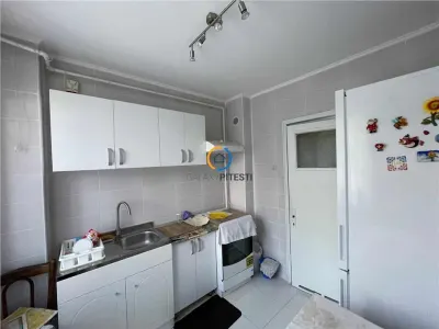 De vanzare apartament 3 camere Calea Bucuresti, etaj 4, cu centrala termica - foto 1