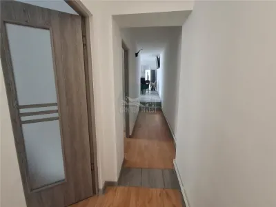 Casa formata din 2 apartamente pivnita zona Turnisor - foto 10