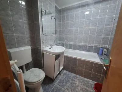 Apartament 4 camere decomandat 2 balcoane pivnita zona Rahovei - foto 9