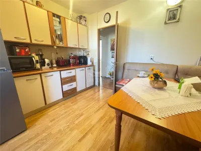 Apartament decomandat cu 2 camere zona Vasile Aaron - foto 7