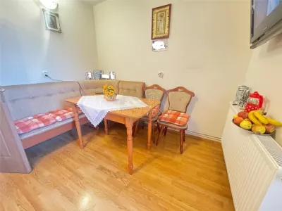 Apartament decomandat cu 2 camere zona Vasile Aaron - foto 8