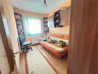 Apartament decomandat 3 camere cu 2 balcoane zona Valea Aurie - foto 5