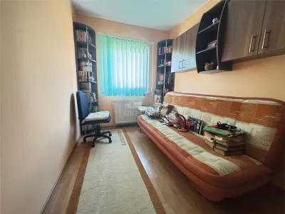 Apartament decomandat 3 camere cu 2 balcoane zona Valea Aurie - foto 7