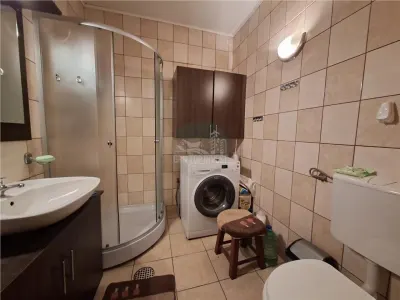 Casa 4 camere pivnita curte individuala Zona Lazaret - foto 11