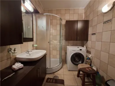Casa 4 camere pivnita curte individuala Zona Lazaret - foto 12