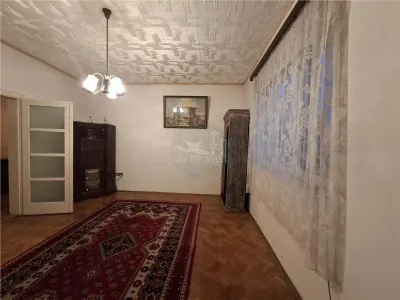 Casa 4 camere pivnita curte individuala Zona Lazaret - foto 4