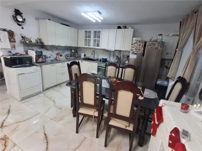 Casa individuala 3 camere 2 bai curte si garaj - zona Talmaciu - foto 3