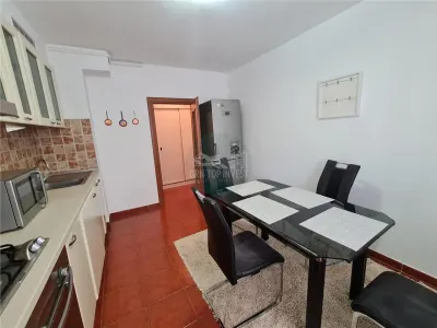 Apartament 3 camere 2 bai si 2 balcoane zona Centrala - foto 3