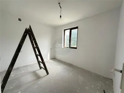 Casa individuala 4 camere terasa garaj curte 500mp Sura Mare - foto 5