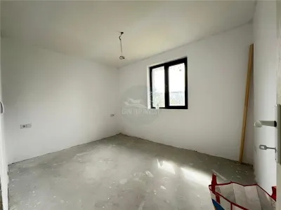 Casa individuala 4 camere terasa garaj curte 500mp Sura Mare - foto 7