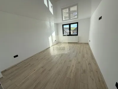 Casa cu 4 camere si 3 bai pretabila birouri in Sura  Mare - foto 20