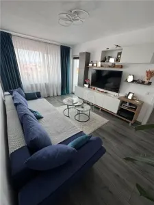 Apartament modern 3 camere balcon pivnita zona Semaforului - foto 1
