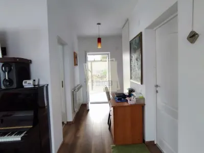 Casa individuala 5 camere terasa acoperita 3 bai si 458 mp teren in Cristian - Cristian