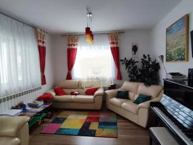 Casa individuala 5 camere terasa acoperita 3 bai si 458 mp teren in Cristian - foto 13