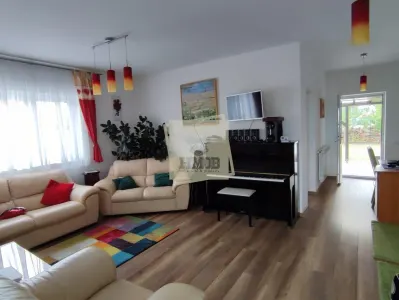 Casa individuala 5 camere terasa acoperita 3 bai si 458 mp teren in Cristian - foto 3