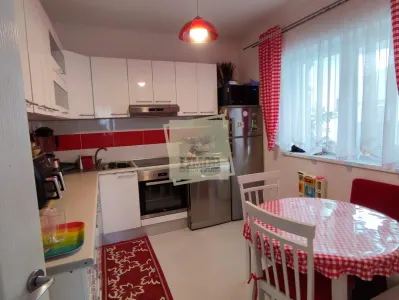 Casa individuala 5 camere terasa acoperita 3 bai si 458 mp teren in Cristian - foto 8