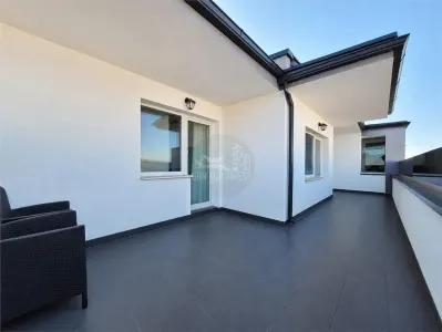 Penthouse modern 4 camere 2 bai parcare Kogalniceanu - foto 9