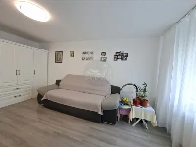 Garsoniera moderna cu pivnita zona Lazaret - foto 6
