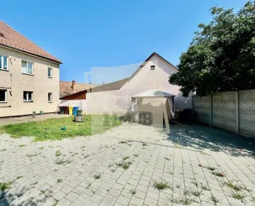 Casa individuala cu 8 camere  si teren 373 mp in zona Lazaret - foto 1