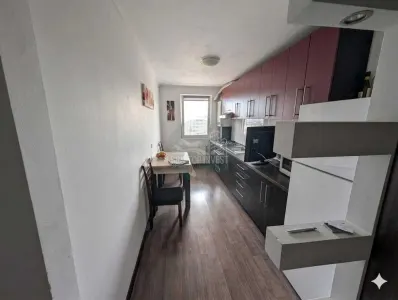 Garsoniera decomandata cu balcon zona Lazaret - foto 3