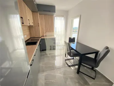 Apartament nou de lux cu 3 camere 2 bai parcare zona Centrala - foto 5