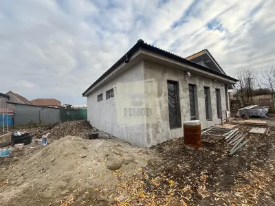 Casa individuala cu 4 camere 3 bai si 390 mp teren in Sura Mica - foto 2