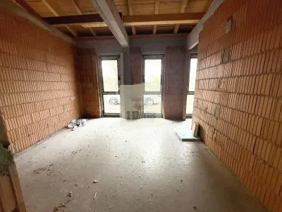 Casa individuala cu 4 camere 3 bai si 390 mp teren in Sura Mica - foto 16
