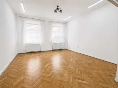 Casa moderna cu 4 camere in zona Centrala - foto 4