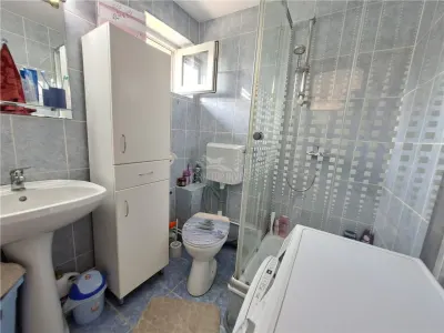 Apartament 3 camere la casa curte pivnita parcare zona Centrala - foto 13