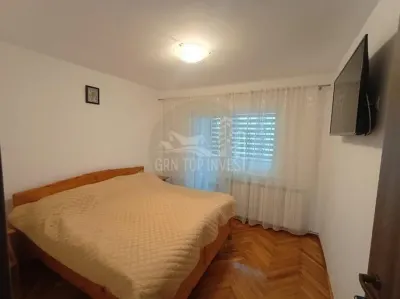 Apartament decomandat 3 camere 2 balcoane etaj 1 Valea Aurie - foto 3