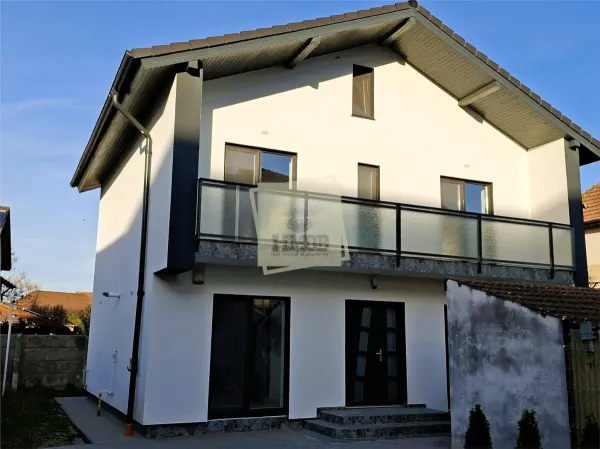 Casă 4 camere Sibiu - poza 1