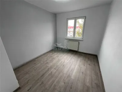 Apartament 2 camere cu balcon zona Ciresica - foto 3