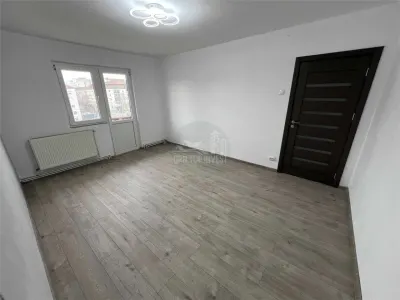 Apartament 2 camere cu balcon zona Ciresica - foto 4