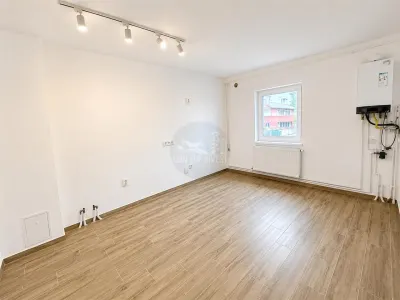 Apartament 3 camere decomandat 2 bai balcon pivnita zona Strand - foto 4