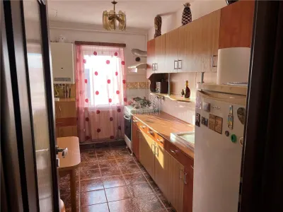 Apartament decomandat 3 camere etaj intermediar Vasile Aaron - foto 5