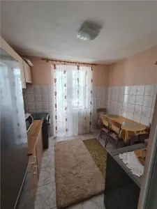 Garsoniera decomandata balcon pivnita zona Autogara Turnisor - foto 2