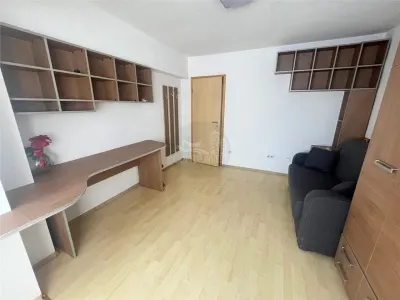 Apartament 3 camere 2 balcoane etaj 1 - zona Centrala - foto 10